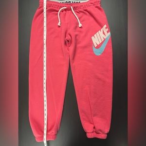 NIKE | Rally Futura Sweatpants | CAPRI | Women's Athletic Pant | size small pink